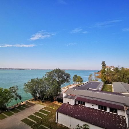 Paradis Apartments - By The Lake Mamaia Exteriör bild