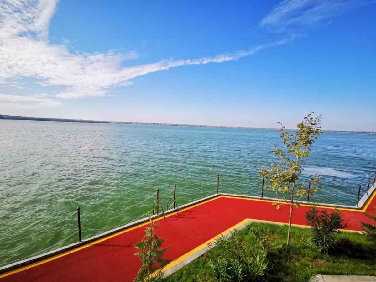 Paradis Apartments - By The Lake Mamaia Exteriör bild